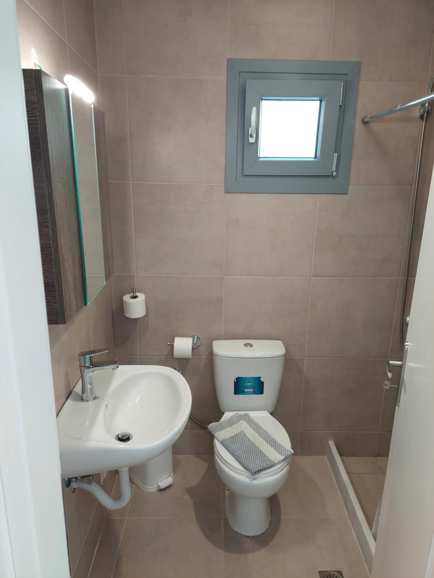 Eri Hotel 3*